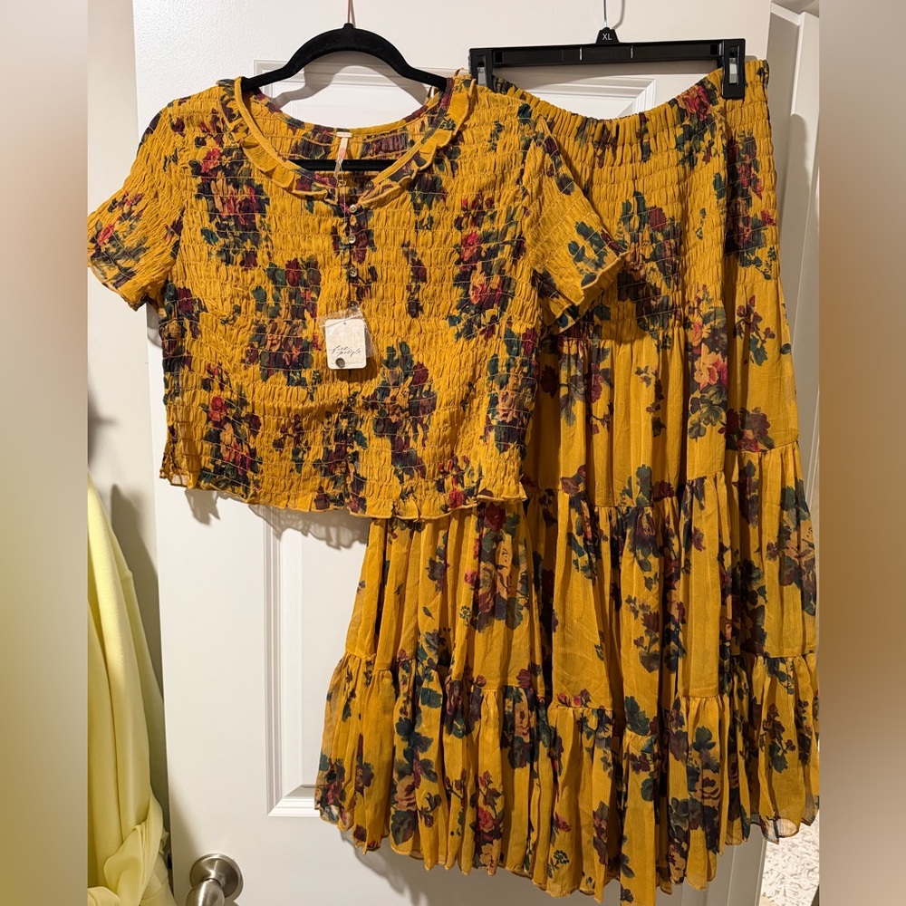 Free People 2 Piece floral Set 🔥